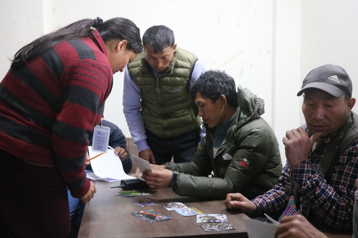 People learning to identify species